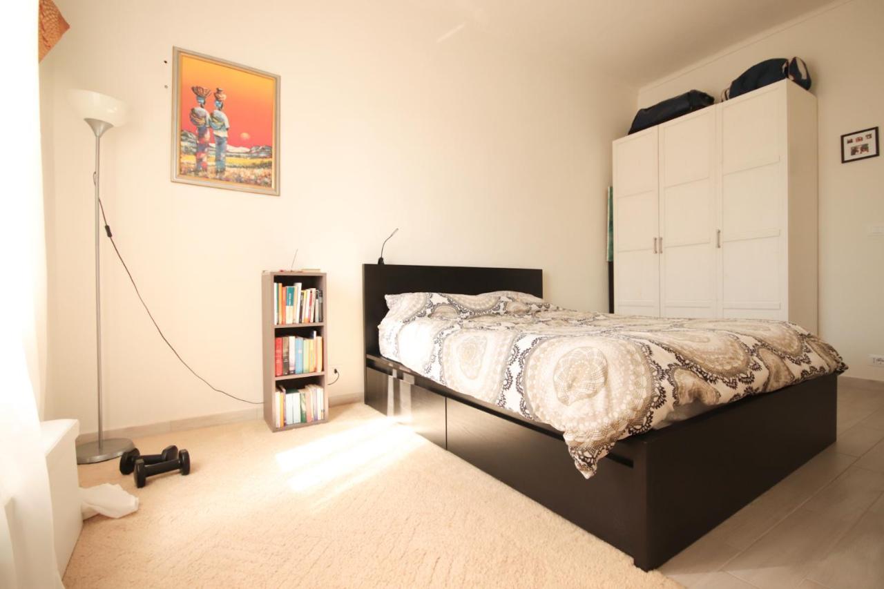 Séjour chez l'habitant Stanza Privata In Alloggio Luminoso Poco Distante Dal Centro