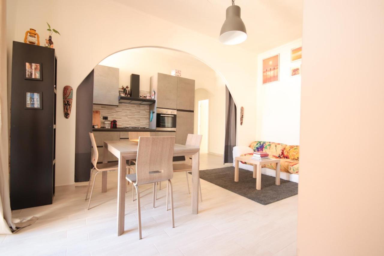 Stanza Privata In Alloggio Luminoso Poco Distante Dal Centro Séjour chez l'habitant *